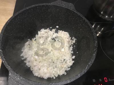 Sūrio grietinėlės sriuba su lydytu sūriu Žingsnis 2