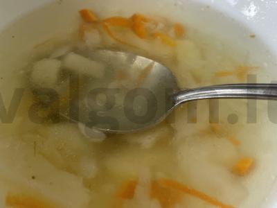 Sriuba su meatballs ir ryžiais pietums pagrindine nuotrauka