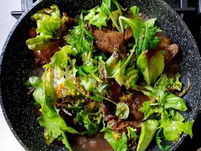 Aštrus šiltas salotas su vištienos kepenėlėmis Žingsnis 2