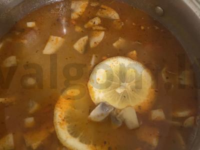 Tom Yum su paruoštu padažu Žingsnis 3