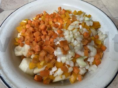 Vištienos kojos su daržovėmis ir bulvėmis orkaitėje Žingsnis 2