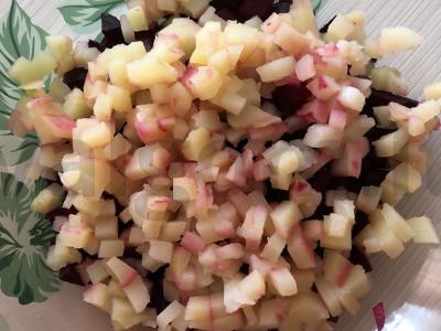 Patingėjusi silkių salotos Žingsnis 2