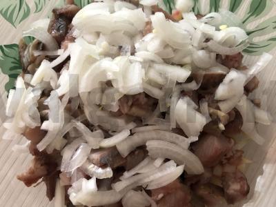 Patingėjusi silkių salotos Žingsnis 5