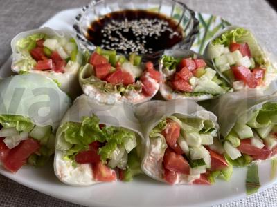 Daržovių spring roll'ai su varškės sūriu pagrindine nuotrauka