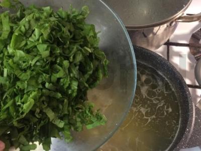 Sūrio žaliasis šaltibarščiai su rūgštynėmis Žingsnis 4