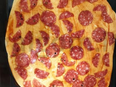 Pica su saliami ir sūriu Žingsnis 3