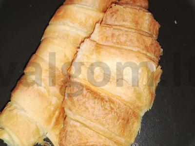 Kruasanas su kumpiu ir varškės sūriu Žingsnis 1