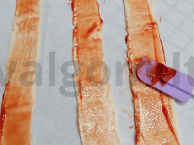 Sluoksniuotos tešlos rožės su dešra Žingsnis 3