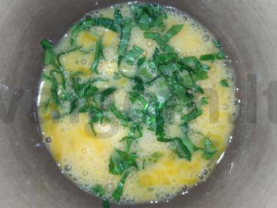 Omletas su baltosiomis grybais ir vyšniniais pomidorais Žingsnis 2