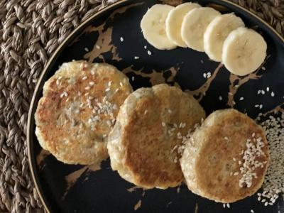 Dietiniai varškėčiai su bananais pagrindine nuotrauka