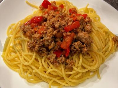 Makaronai su mėsa ir daržovėmis pagrindine nuotrauka