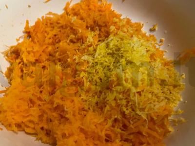 Biskvitas su tarkuota morkų ir citrinos žievele Žingsnis 1