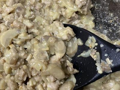 Įdaryti pievagrybiai orkaitėje per 30 minučių Žingsnis 2