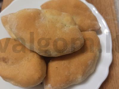 Pyragėliai su bulvėmis iš picos tešlos pagrindine nuotrauka