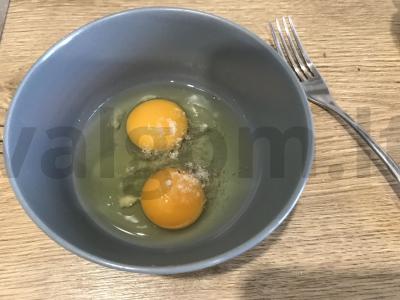 Skani žiedinė kopūstai, kepti su kiaušiniais Žingsnis 2