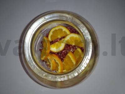 Granatų tinktūra su apelsinu ir citrina Žingsnis 1