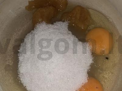 Šokoladiniai biskvitai meduoliui Žingsnis 1