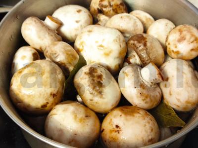 Korejiškai marinuoti pievagrybiai Žingsnis 1