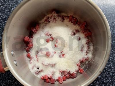 Raudonųjų serbentų panna cotta Žingsnis 5