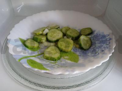 Marinuoti agurkai mikrobangų krosnelėje Žingsnis 6