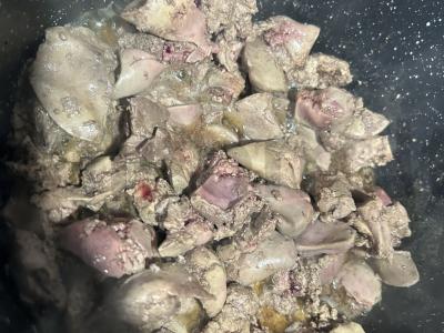 Vištienos kepenėlės grietinėlės padaže Žingsnis 1