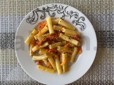 Makaronai „Grenio“ su dešra, vyšniniais pomidorais ir morkomis pagrindine nuotrauka