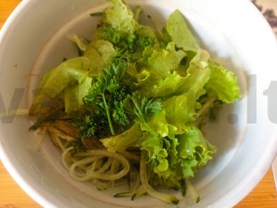 Salotas „Gastronom“ su dešra ir skrudintais duonos kubeliais Žingsnis 2