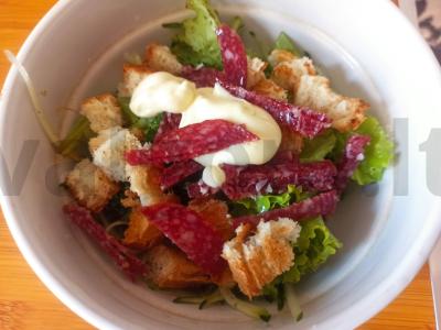 Salotas „Gastronom“ su dešra ir skrudintais duonos kubeliais Žingsnis 4