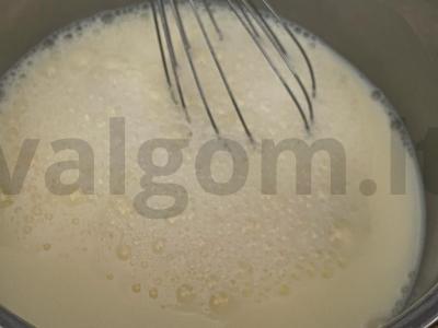 Blynai iš rūgštaus pieno ir verdančio vandens Žingsnis 2