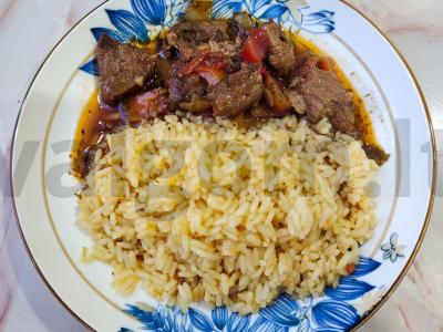 Jautiena troškinta aluje pagrindine nuotrauka