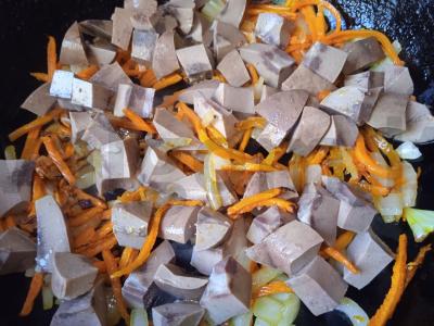 Troškintos kiaulės inkstai grietinėje su kuskusu Žingsnis 3