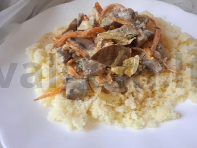 Troškintos kiaulės inkstai grietinėje su kuskusu Žingsnis 6