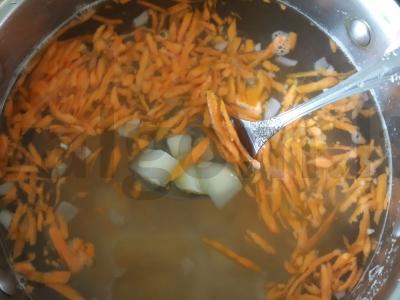 Špinatų sriuba su vištiena ir bulvėmis Žingsnis 4