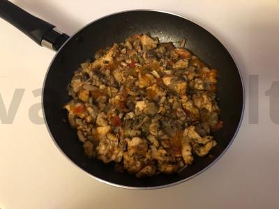 Patiekalo padažas iš pievagrybių ir vištienos filė Žingsnis 6