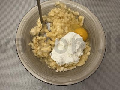 Varškės-bananų vafliai Žingsnis 1