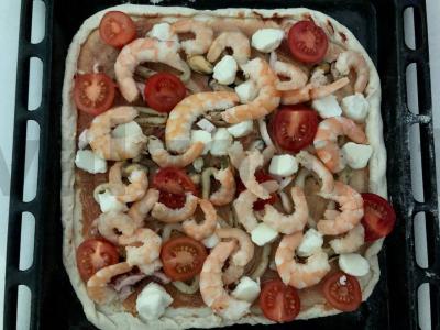 Pica su jūros gėrybėmis, mocarelos rutuliukais ir granato sėklomis Žingsnis 5