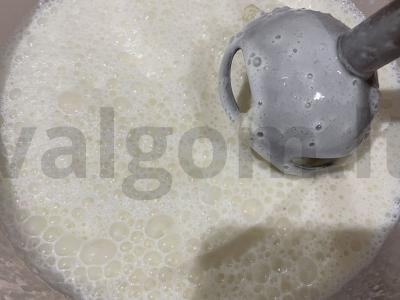 Pieninis-bananų kokteilis Žingsnis 2