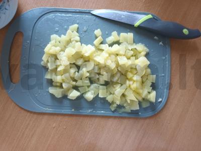 Vištienos, ananasų ir sūrio salotas Žingsnis 6