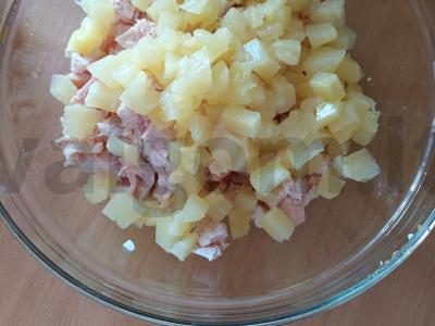 Vištienos, ananasų ir sūrio salotas Žingsnis 7