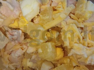 Vištienos, ananasų ir sūrio salotas pagrindine nuotrauka