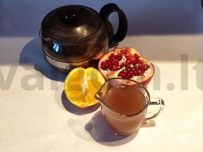 Kvapnus granatų arbata su apelsinu ir cinamonu pagrindine nuotrauka