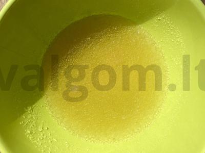 Aviečių desertas iš riebiosios grietinėlės Žingsnis 1