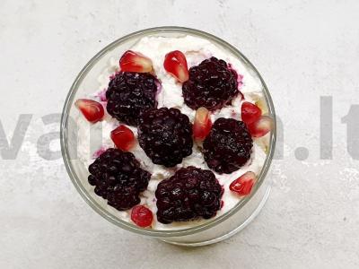 Švelnus varškės desertas su sausainiais pagrindine nuotrauka