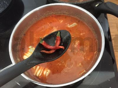 Aštrus sriuba kharcho su kiauliena Žingsnis 11