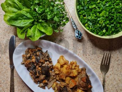 Keptas naminis antis su bulvėmis pagrindine nuotrauka