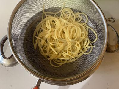 Namų makaronai su faršu, pomidorais ir kalendra Žingsnis 3