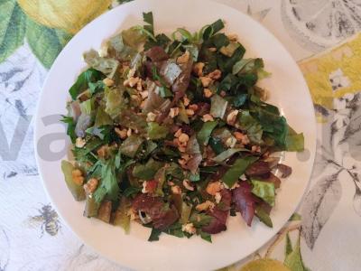 Salotos su rokforu, graikiniais riešutais ir salierais Žingsnis 2