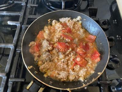 Namų makaronai su faršu, pomidorais ir kalendra Žingsnis 9