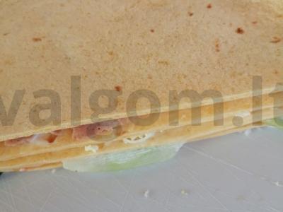 Kanarė iš tortilijos su sūriu ir pomidorais Žingsnis 4