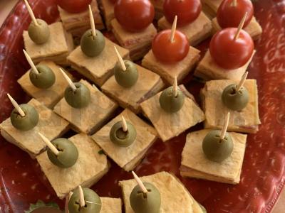 Kanarė iš tortilijos su sūriu ir pomidorais pagrindine nuotrauka